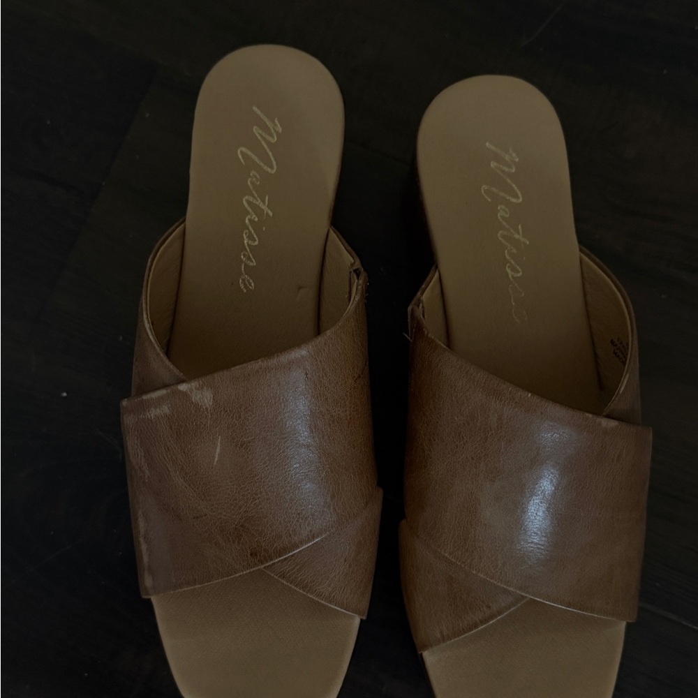 Matisse Tan Brown Crossover Slide Mules